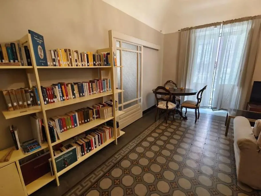 Apartment Retroetnea - Appartamento In Centro Storico - Con Camere Comunicanti Catania Italy