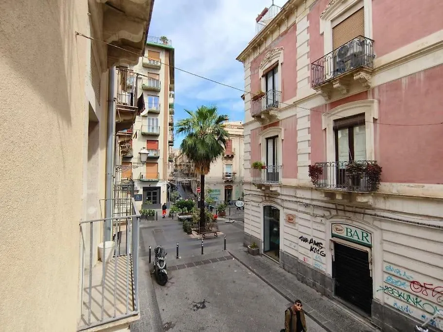 Retroetnea - Appartamento In Centro Storico - Con Camere Comunicanti Catania
